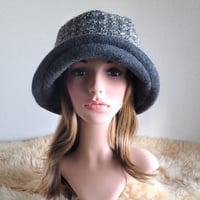 ★three. premium★襟元が邪魔になら無い★ビッグボタン　コンパクトhat★厚手★ラメツイード
