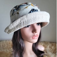★お魚×薄ベージュ系★62㎝★襟元が邪魔になら無い★コンパクトhat