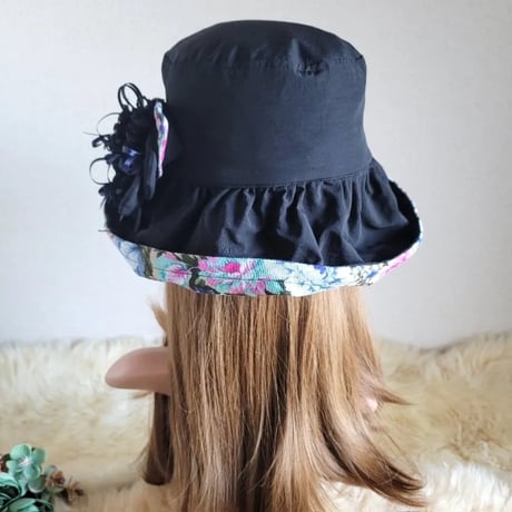 ★Flower×black★コサージュ★ミディアム★62.5㎝★日差しに負けない★ギャザーフリル 帽子★コサージュ付き