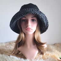 ドットレース×ブラックコットン★62㎝★ひとつ持っていると便利なプレーン帽子