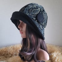 フィット hat★59.5㎝★大きめペーズリー柄★ブラック×グリーン系