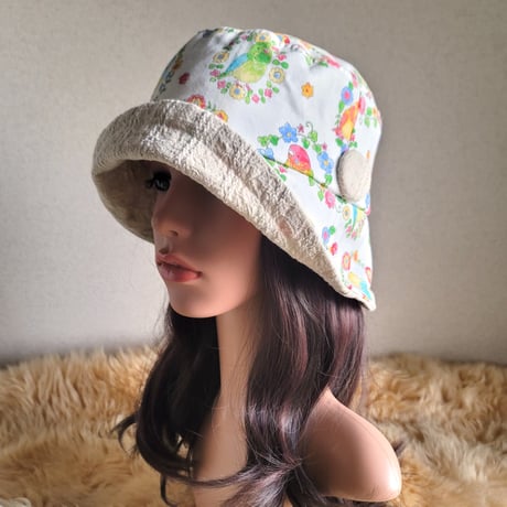 ★インコ×薄ベージュ系★62㎝★襟元が邪魔になら無い★コンパクトhat