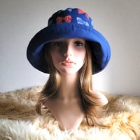 トリコロールリボン柄★ひとつ持っていると便利なプレーン帽子