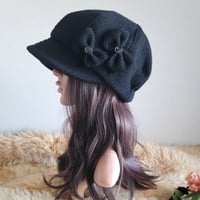 厚手ブラックウール★61.5㎝★蝶が舞う★バタフライ リボン キャスケット