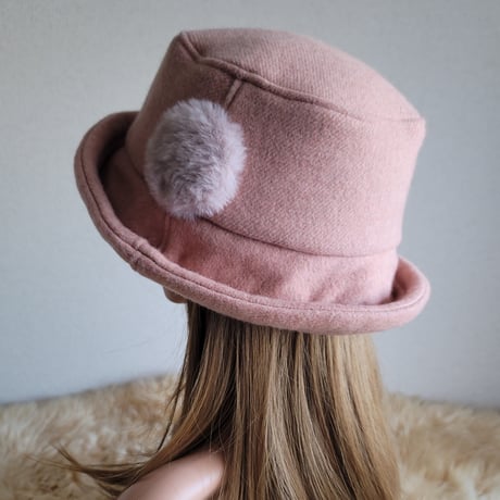 ★three. premium★襟元が邪魔になら無い★ビッグボタン　コンパクトhat★厚手★優しいピンクカラー