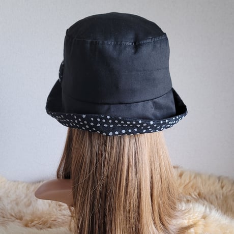 襟元が邪魔になら無い★ビッグボタン　コンパクトhat★BLACK×水玉レース