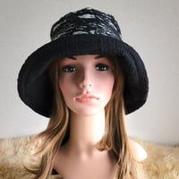 ★three.luxury★62㎝★ビッグくるみボタン★ひとつ持っていると便利なプレーン帽子★ブラック×ホワイト
