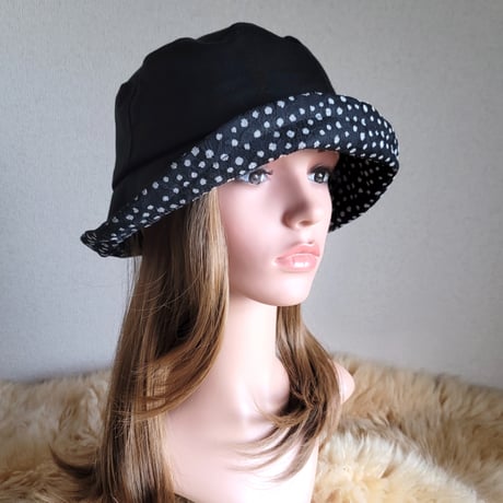 襟元が邪魔になら無い★ビッグボタン　コンパクトhat★BLACK×水玉レース