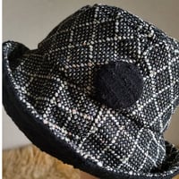 ★three.luxury★約62㎝★ビッグくるみボタン★ひとつ持っていると便利なプレーン帽子★ファンシーツイード×ダイヤ柄