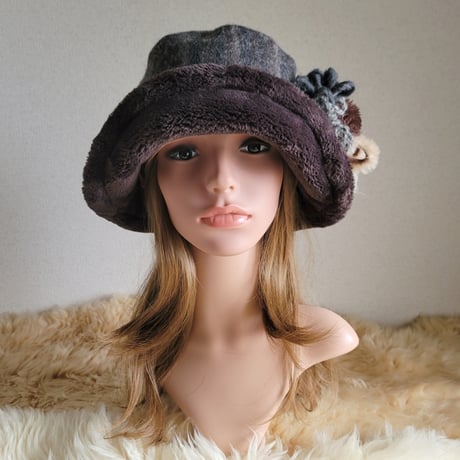 Dior ホワイトファー帽子 ポンポン付き DSK08003 ファー帽子 | STORES