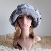 three. premium★ポンポンhat★ふわっと優しい★グレーチェック