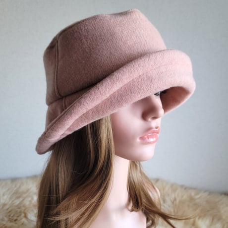 ★three. premium★襟元が邪魔になら無い★ビッグボタン　コンパクトhat★厚手★優しいピンクカラー