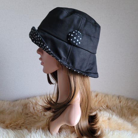 襟元が邪魔になら無い★ビッグボタン　コンパクトhat★BLACK×水玉レース