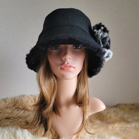 ポンポンhat★厚手ブラックwool斜めライン★約61.5㎝★