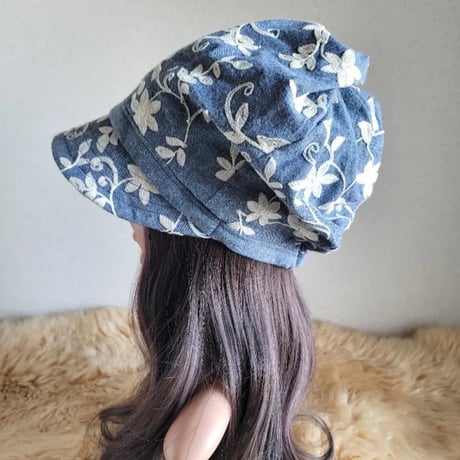 ★ライトグレー★刺繍が素敵★みんなに 見せたい 渦巻くback スタイル★ツイストキャスケット     ダンガリー刺繍