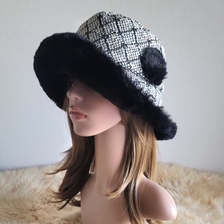 ★three.luxury★襟元が邪魔になら無い★ビッグボタン　コンパクトhat★ファー×ダイヤ柄