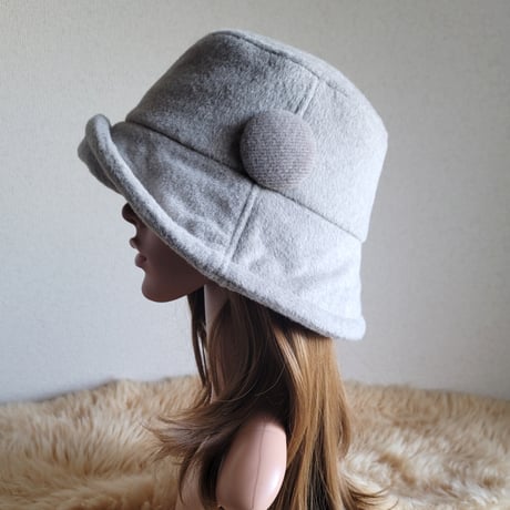 three.luxury★国産カシミア100%★厚手ベージュ系★襟元が邪魔になら無い★ビッグボタン　コンパクトhat