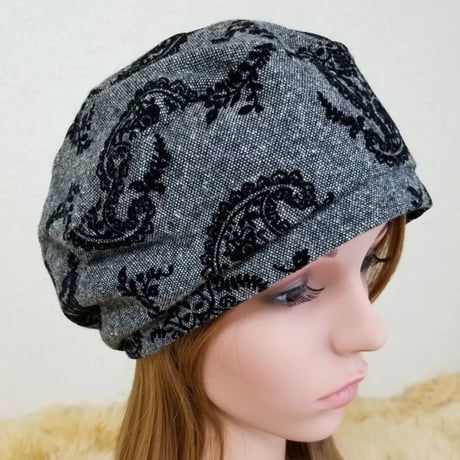 切り替えが立体的な ベレー帽★ ウールフロッキープリント