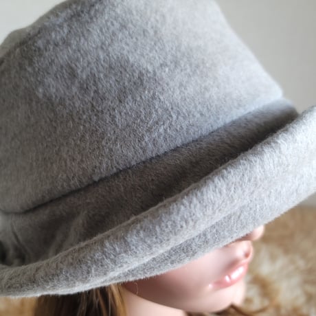 three.luxury★国産カシミア100%★厚手ベージュ系★襟元が邪魔になら無い★ビッグボタン　コンパクトhat