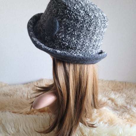 ★three. premium★襟元が邪魔になら無い★ビッグボタン　コンパクトhat★厚手★ラメツイード