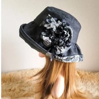 ★薄手ラメウール×シルク切り替え★日差しに負けない★ギャザーフリル 帽子★コサージュ付き