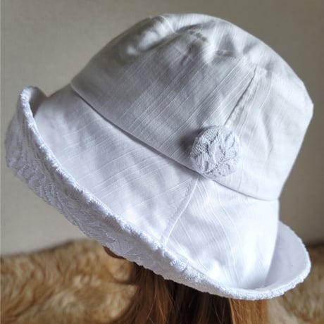 リーフレース×ホワイトcotton★ひとつ持っていると～★約61㎝
