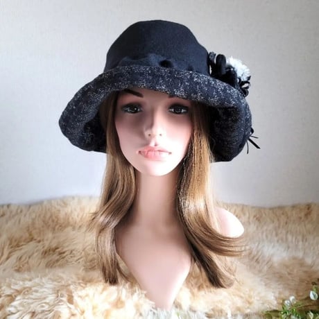 薄手blackウール★日差しに負けない★ギャザーフリル 帽子★コサージュ付き