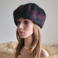three. premium★上質シャギーモヘア★グリーン×ワインレッドチェック柄★コーデが決まる6枚はぎベレー帽★61.5㎝