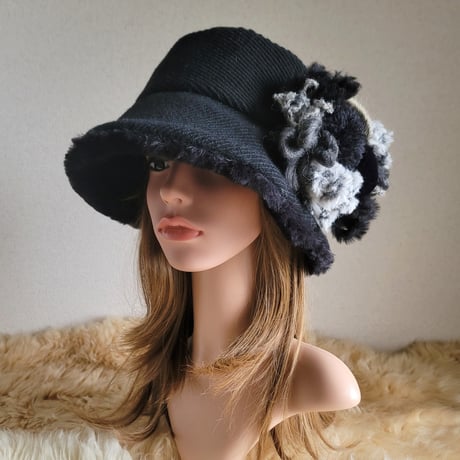 ポンポンhat★厚手ブラックwool斜めライン★約61.5㎝★