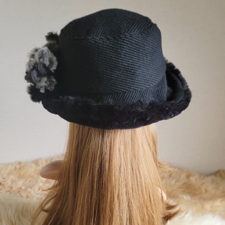 ポンポンhat★厚手ブラックwool斜めライン★約61.5㎝★