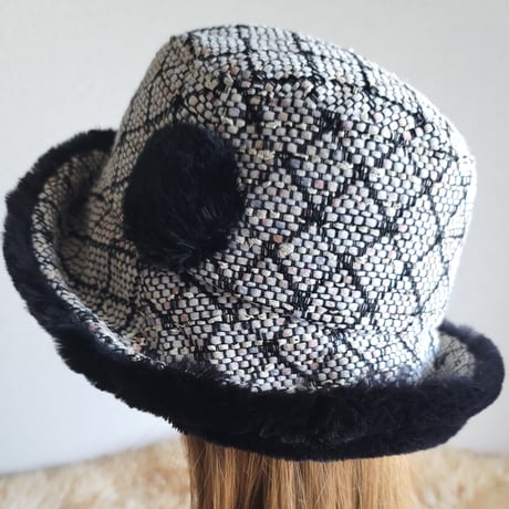 ★three.luxury★襟元が邪魔になら無い★ビッグボタン　コンパクトhat★ファー×ダイヤ柄