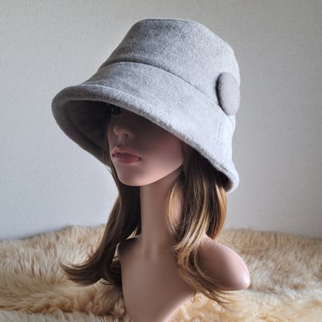 three.luxury★国産カシミア100%★厚手ベージュ系★襟元が邪魔になら無い★ビッグボタン　コンパクトhat