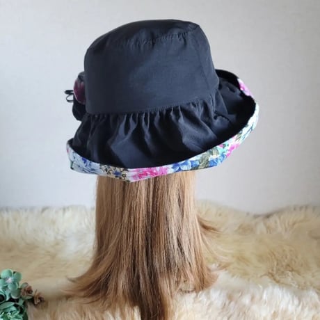 ★Flower×black★コサージュ★ミディアム★62.5㎝★日差しに負けない★ギャザーフリル 帽子★コサージュ付き
