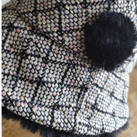 ★three.luxury★襟元が邪魔になら無い★ビッグボタン　コンパクトhat★ファー×ダイヤ柄