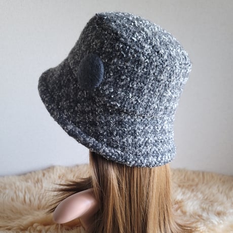 ★three. premium★襟元が邪魔になら無い★ビッグボタン　コンパクトhat★厚手★ラメツイード