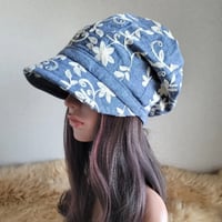 ★ライトグレー★刺繍が素敵★みんなに 見せたい 渦巻くback スタイル★ツイストキャスケット     ダンガリー刺繍