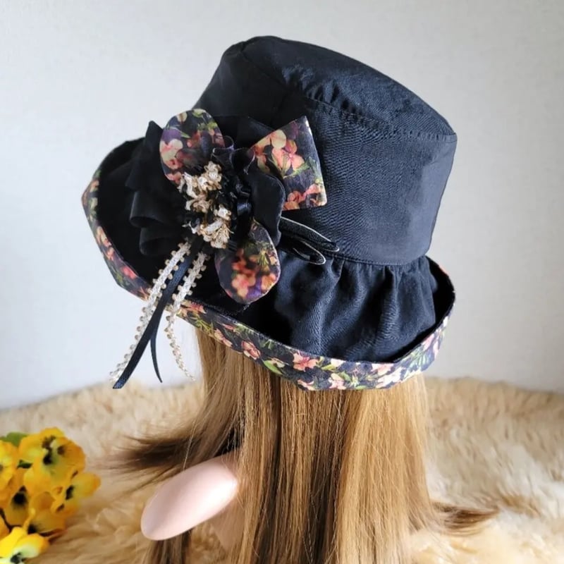 メタモルフォーゼ　別珍薔薇コサージュ付き帽子　ブラック fit=scale-down,w=1200