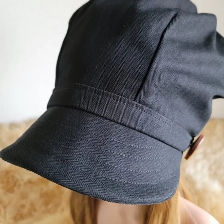 ★お洒落なヘリンボーン★ひとつは欲しい　blackカラー★渦巻くback スタイル★60.5㎝★ ゆったり　大きめサイズ