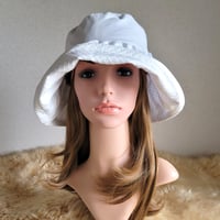★ラインホワイト★日差しに負けない★約62㎝★ギャザーフリル 帽子