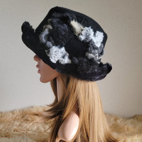 ポンポンhat★厚手ブラックwool斜めライン★約61.5㎝★