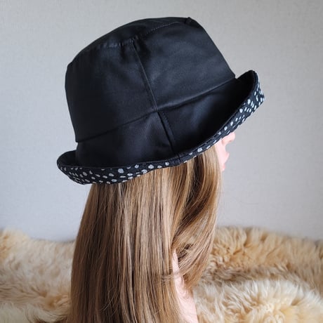 襟元が邪魔になら無い★ビッグボタン　コンパクトhat★BLACK×水玉レース