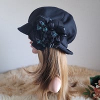 ★ふわり＊前後フラップ付きキャスケット★BLACKカラー★コサージュ付き