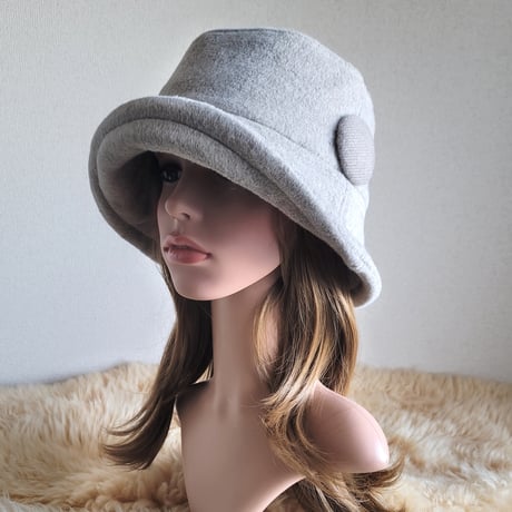 three.luxury★国産カシミア100%★厚手ベージュ系★襟元が邪魔になら無い★ビッグボタン　コンパクトhat