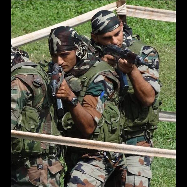 新品【インド軍】インド軍特有ウッドランド迷彩 バンダナ 戦闘服