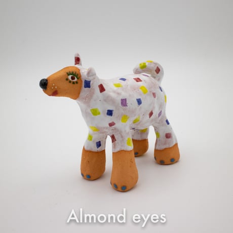 テラコッタの干支の戌「紙吹雪の犬」-Almond eyes-／むろまいこ