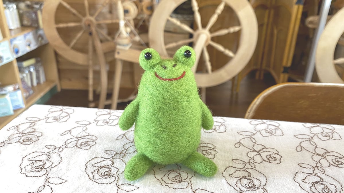 〈値下げ中〉　カエル　ウシガエル　ぬいぐるみ　羊毛フェルト① 値下げ中〉 カエル ウシガエル ぬいぐるみ 羊毛フェルト②