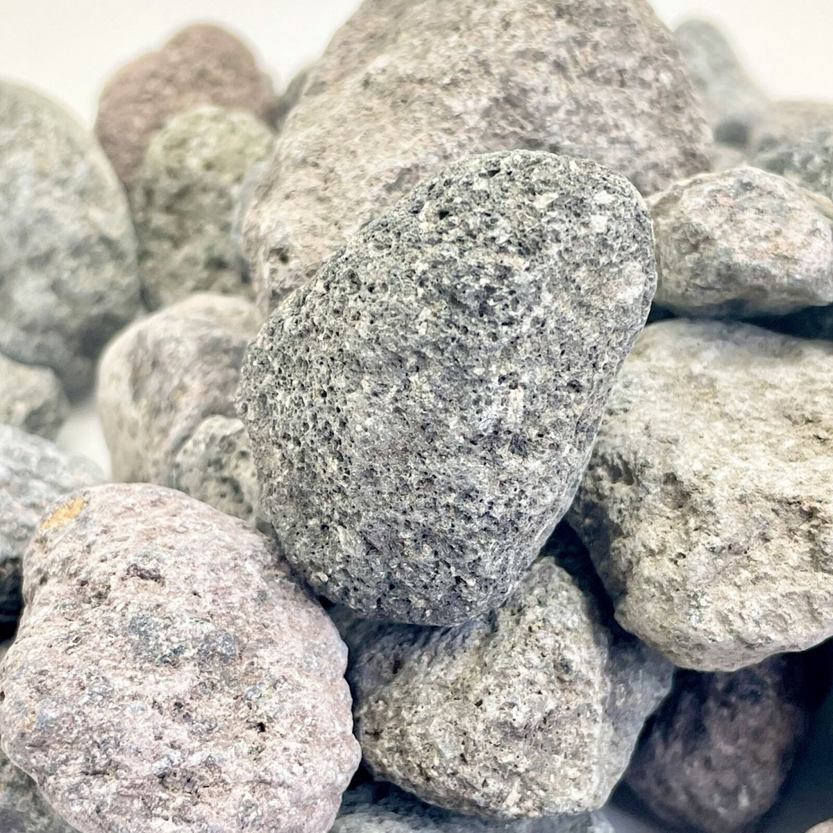 秋田産焼山石 1.5kg（箱入り）袋付き ＋石けん（極）5g×1個