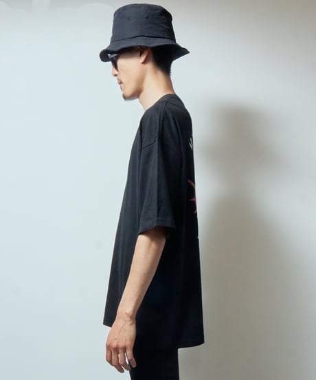 HUNGRY HANGURI OVERSIZE T-SHIRT/BLACK