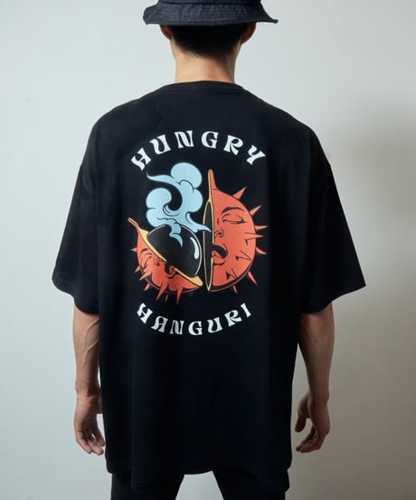 HUNGRY HANGURI OVERSIZE T-SHIRT/BLACK