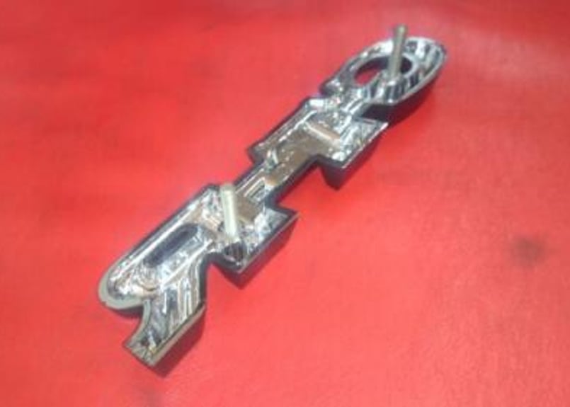 ハコスカ　レプリカ　45ワンピースグリル GT-Rエンブレム　マルバッチ付 ハコスカ レプリカ 45ワンピースグリル GT-Rエンブレム マルバッチ付